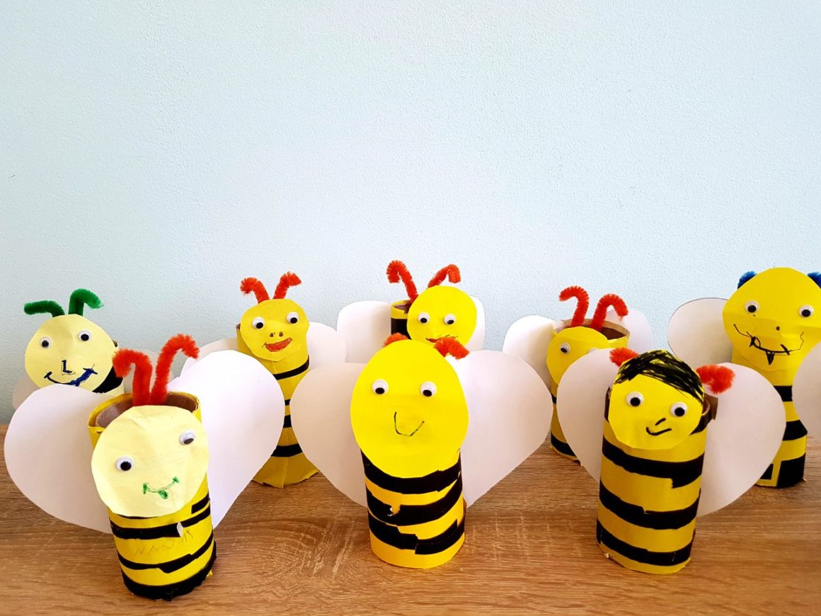 ALBINUȚĂ harnică, ALBINUȚĂ darnică