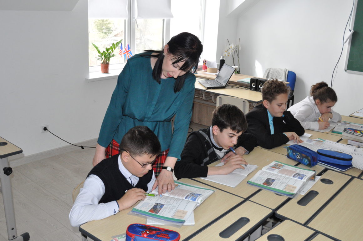 Studierea limbii engleze, o prioritate pentru elevii EXCELSIS de a-și lărgi cunoștințele lingvistice