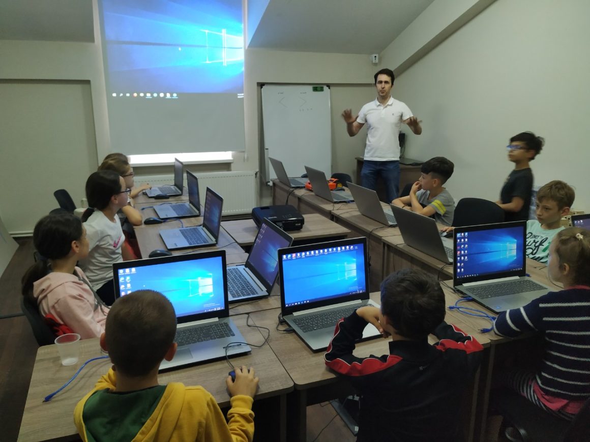 Clubul de vacanță EXCELSIS are un program atractiv, distractiv și inovator